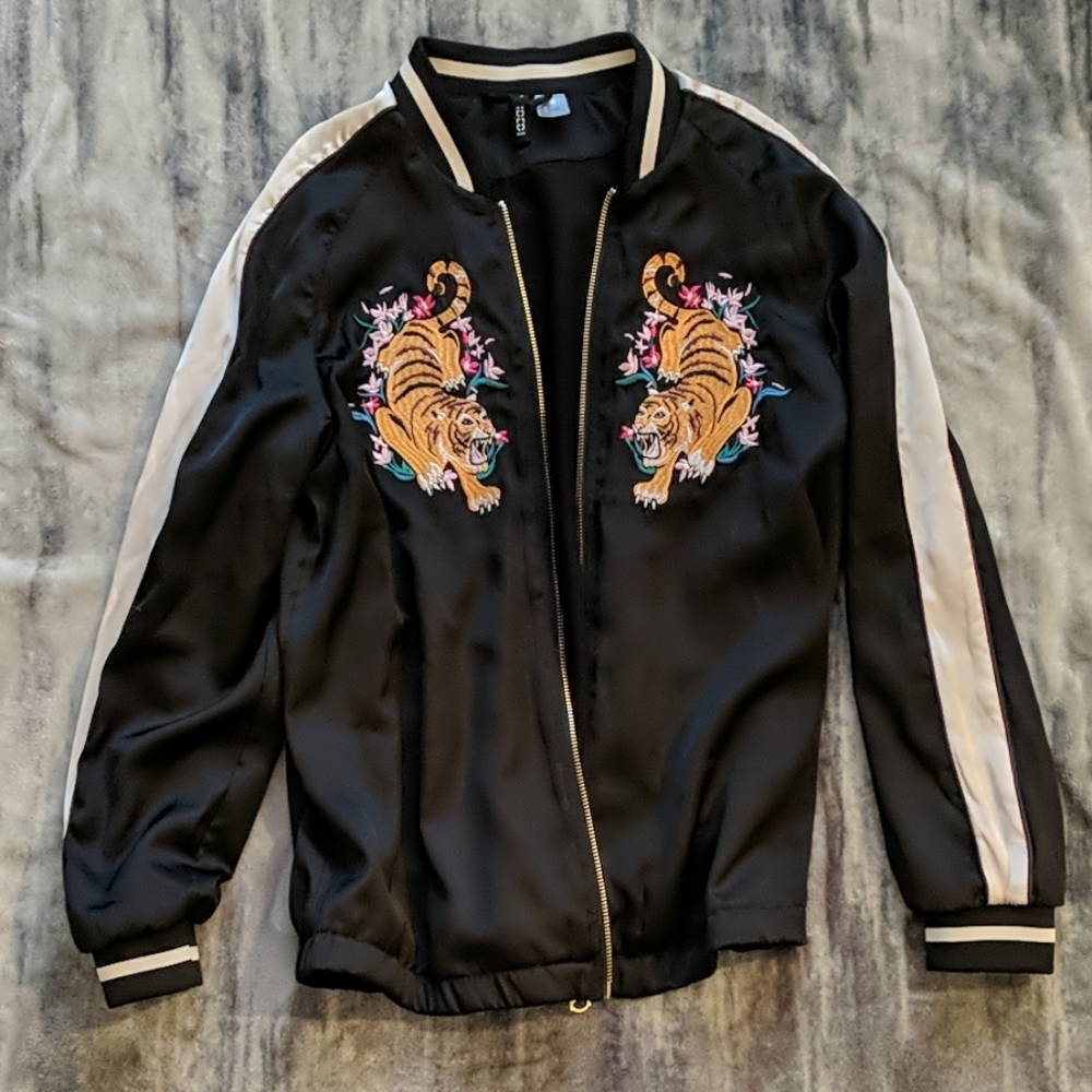 Lightweight tiger embroidered jacket